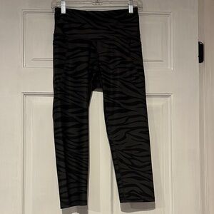Old Navy Powersoft Cropped Black Zebra Print Leggings